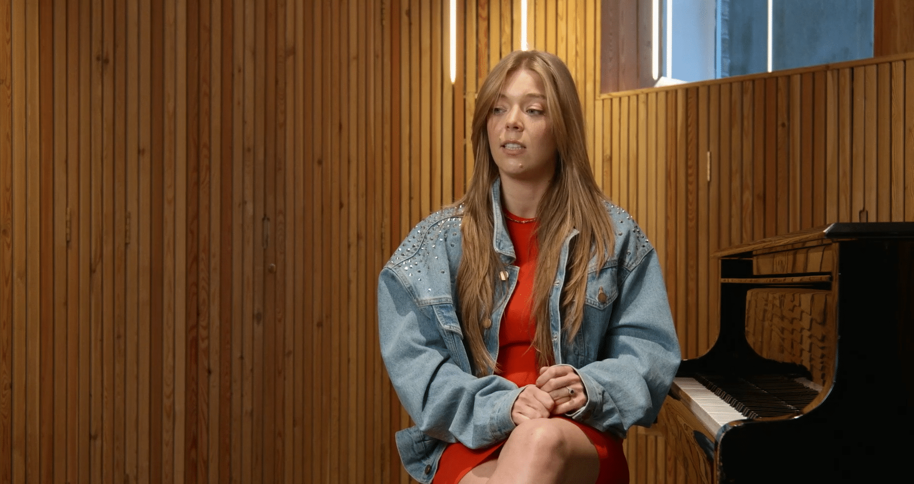 Becky Hill sits in one of our music therapy rooms on a visit to our Nordoff and Robbins London Centre.